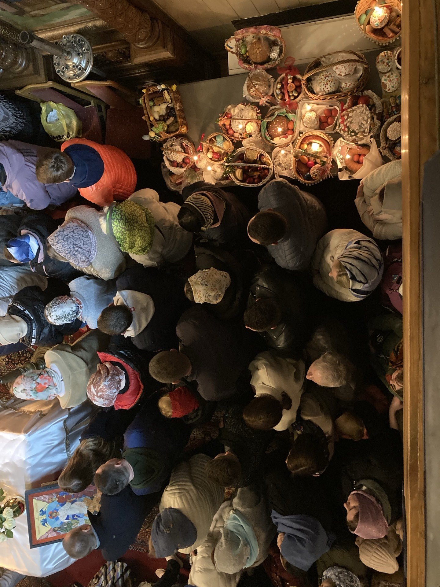 Wnętrze drewnianej cerkwi prawosławnej